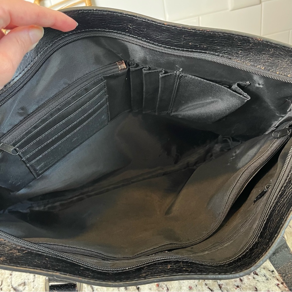 Distressed Wilson’s Leather Tote Bag - Picture 10 of 13